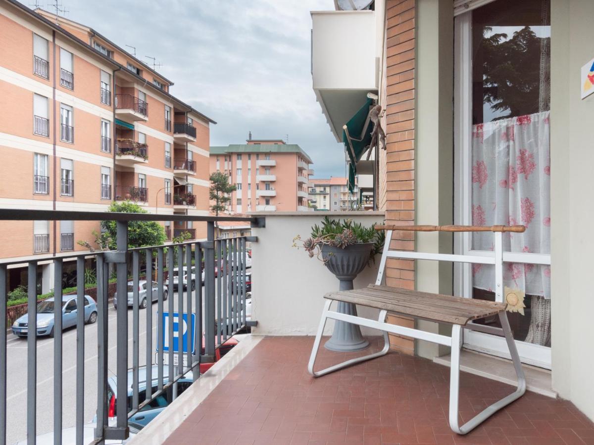 Flaminia Bright & Roomy Apartment Pesaro Exterior photo